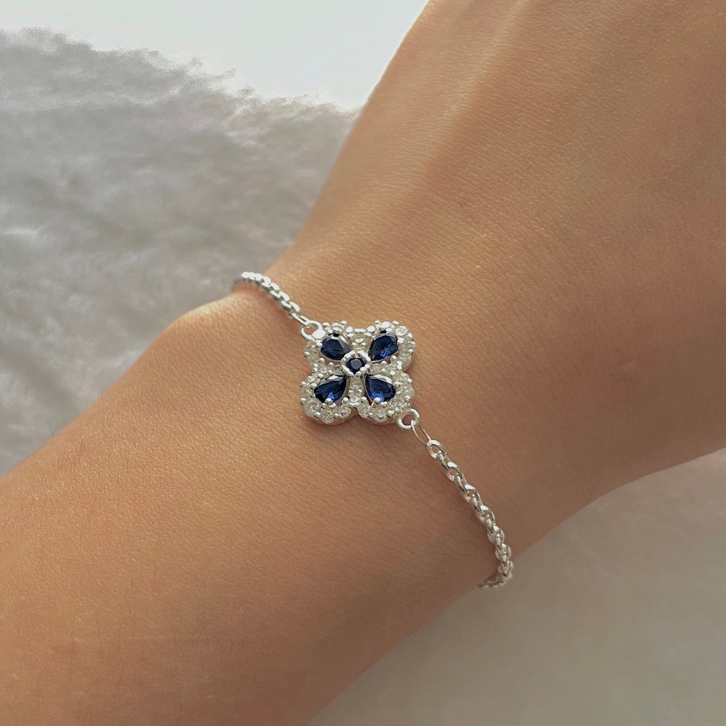 Single Clover Bracelet